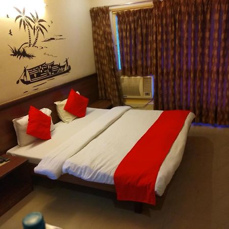 Hotel Alpha Вадодара Экстерьер фото