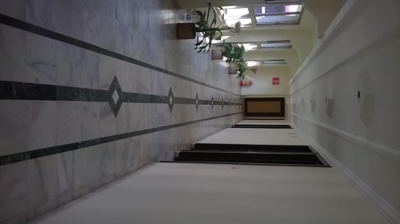 Hotel Alpha Вадодара Экстерьер фото