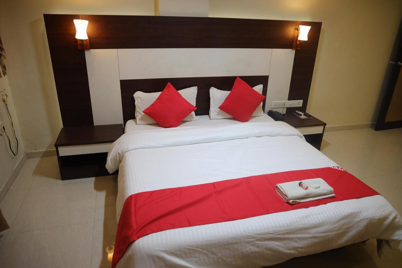 Hotel Alpha Вадодара Экстерьер фото