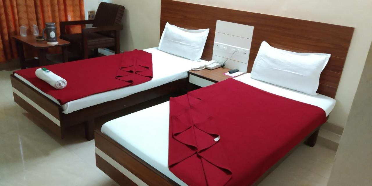 Hotel Alpha Вадодара Экстерьер фото