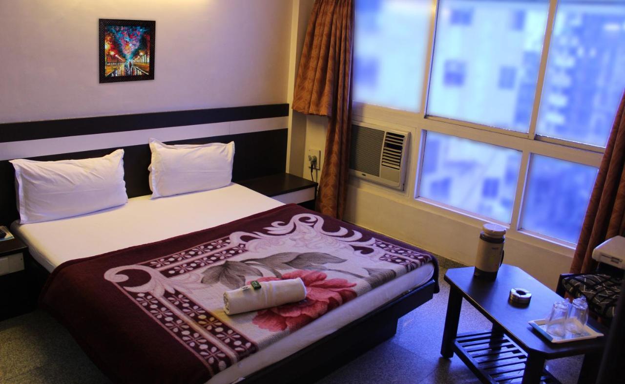 Hotel Alpha Вадодара Экстерьер фото