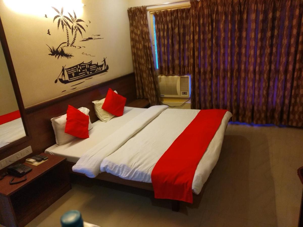 Hotel Alpha Вадодара Экстерьер фото