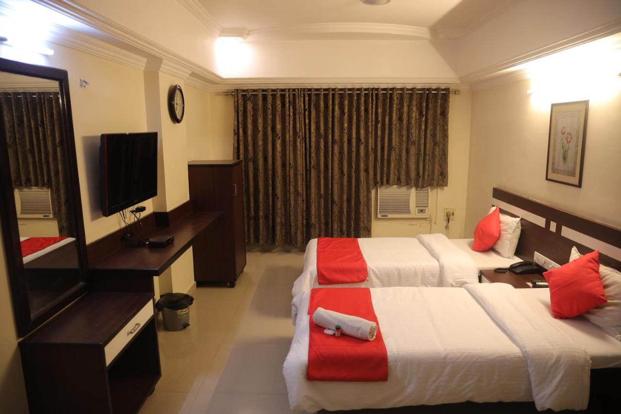 Hotel Alpha Вадодара Экстерьер фото