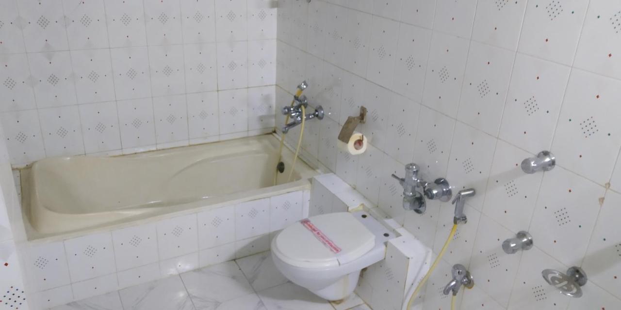 Hotel Alpha Вадодара Экстерьер фото