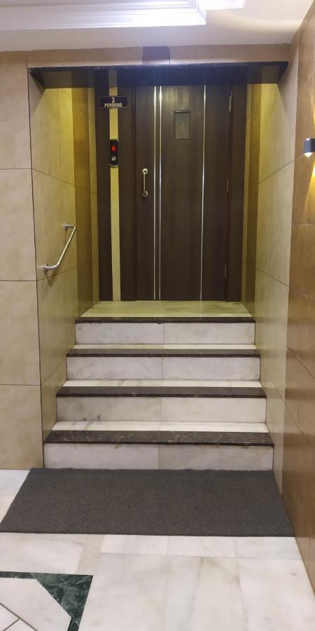 Hotel Alpha Вадодара Экстерьер фото