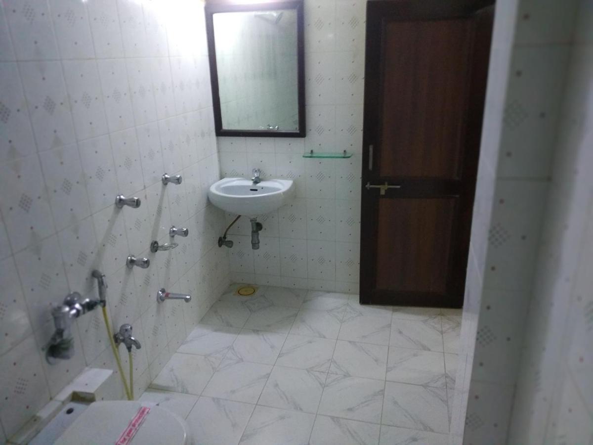Hotel Alpha Вадодара Экстерьер фото
