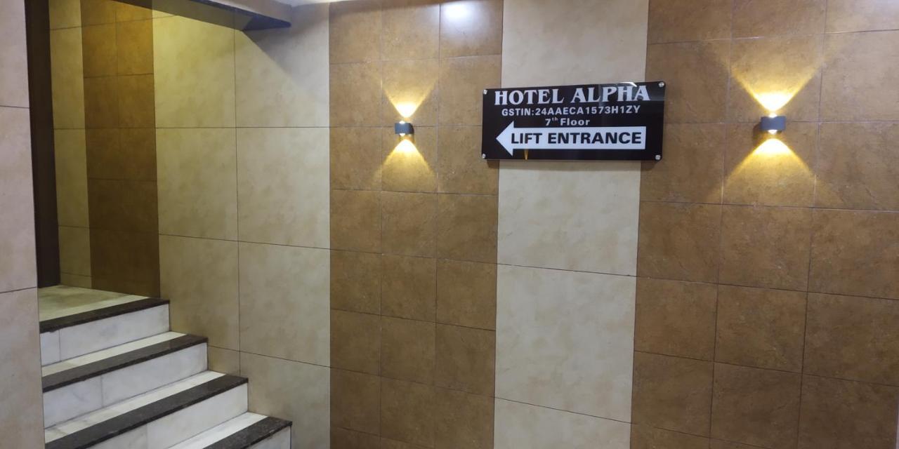 Hotel Alpha Вадодара Экстерьер фото