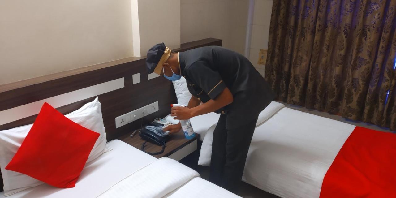 Hotel Alpha Вадодара Экстерьер фото
