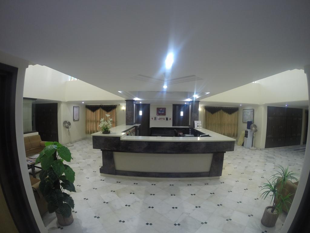 Hotel Alpha Вадодара Экстерьер фото